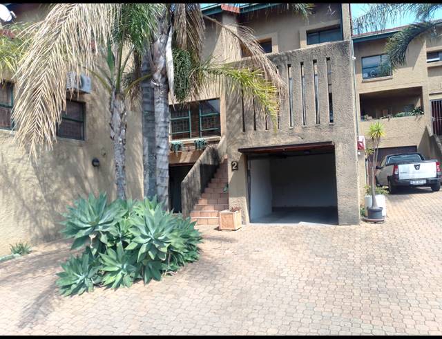 3 BEDROOM TOWNHOUSE FOR SALE IN GARSFONTEIN
